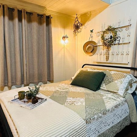 Acorn Hideaways Canton Unwind At Green Gables Suite For Up To 3 Экстерьер фото